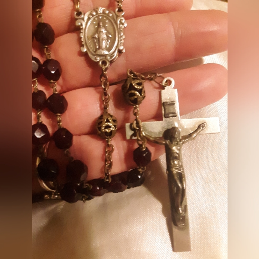 3 Vintage Rosary Turn of The Century featuring Cut Glass, Wood & Carved Bone - Picture 8 of 9
